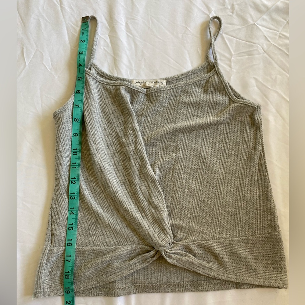 🤍HIPPIE ROSE KNOT TANK TOP! - Picture 5 of 5